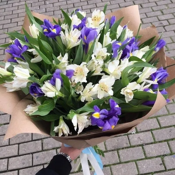 Букет с ирисами "Весеннее утро"