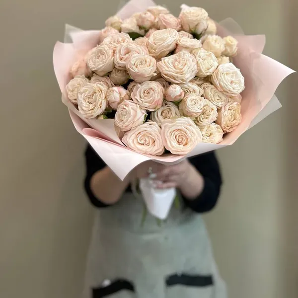 Букет из кустовых пионовидных роз "Мадам бомбастик" L