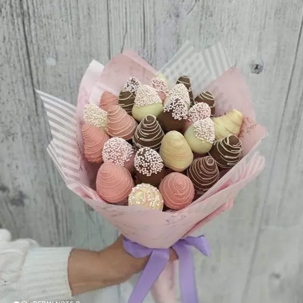 Букет из свежей клубники в шоколаде