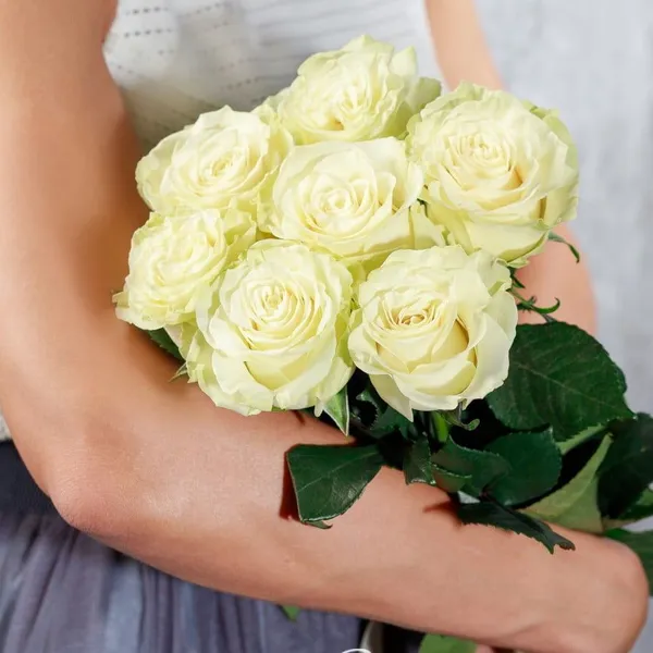 Букет 7 белых роз "Мондиаль" 60 см