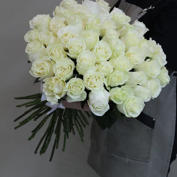Букет из 51 белой розы "Мондиаль" 50 см