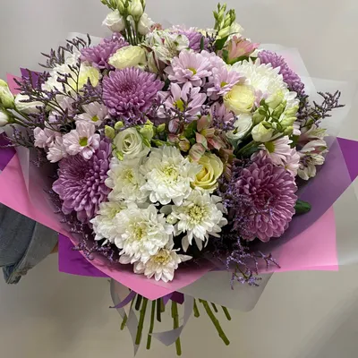 Букет с хризантемой и розами "Преданность"