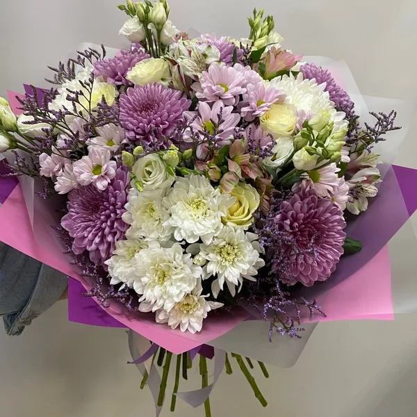 Букет с хризантемой и розами "Преданность"