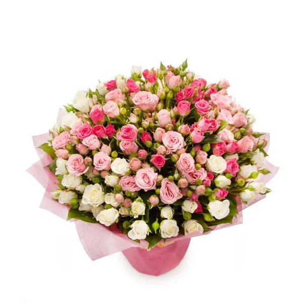 Букет из 51 бело-розовых кустовых роз в оформлении