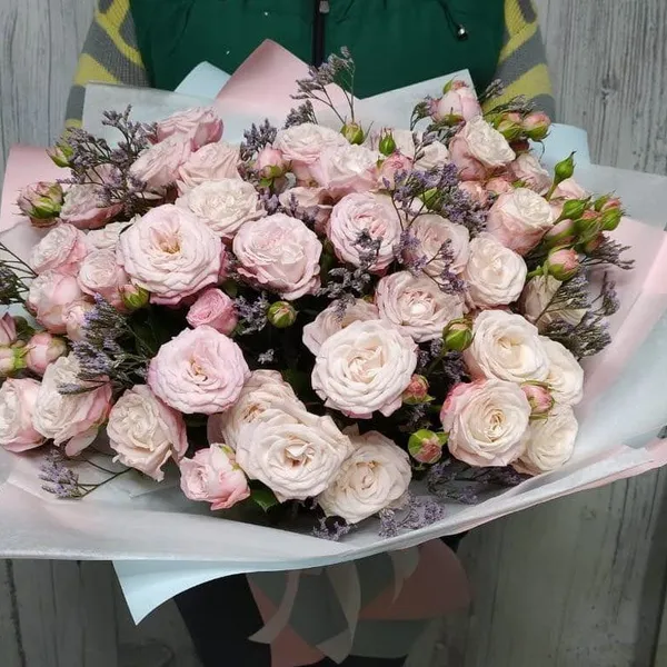 Букет из 15 кустовых пионовидных роз