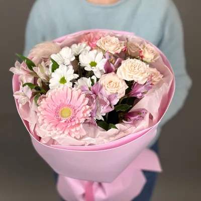 Букет с кустовой розой и хризантемой  "Куколка"