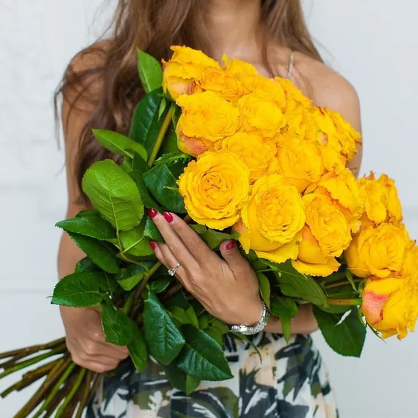 Букет из 25 желтых роз 50 см