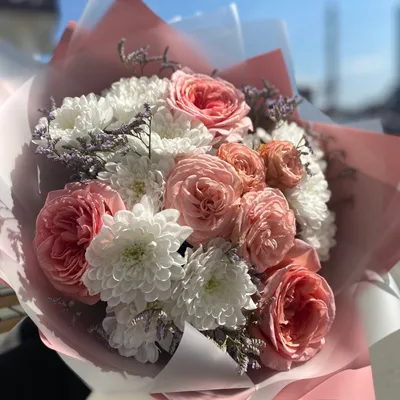 Букет с кустовой розой и хризантемой "Монблан"