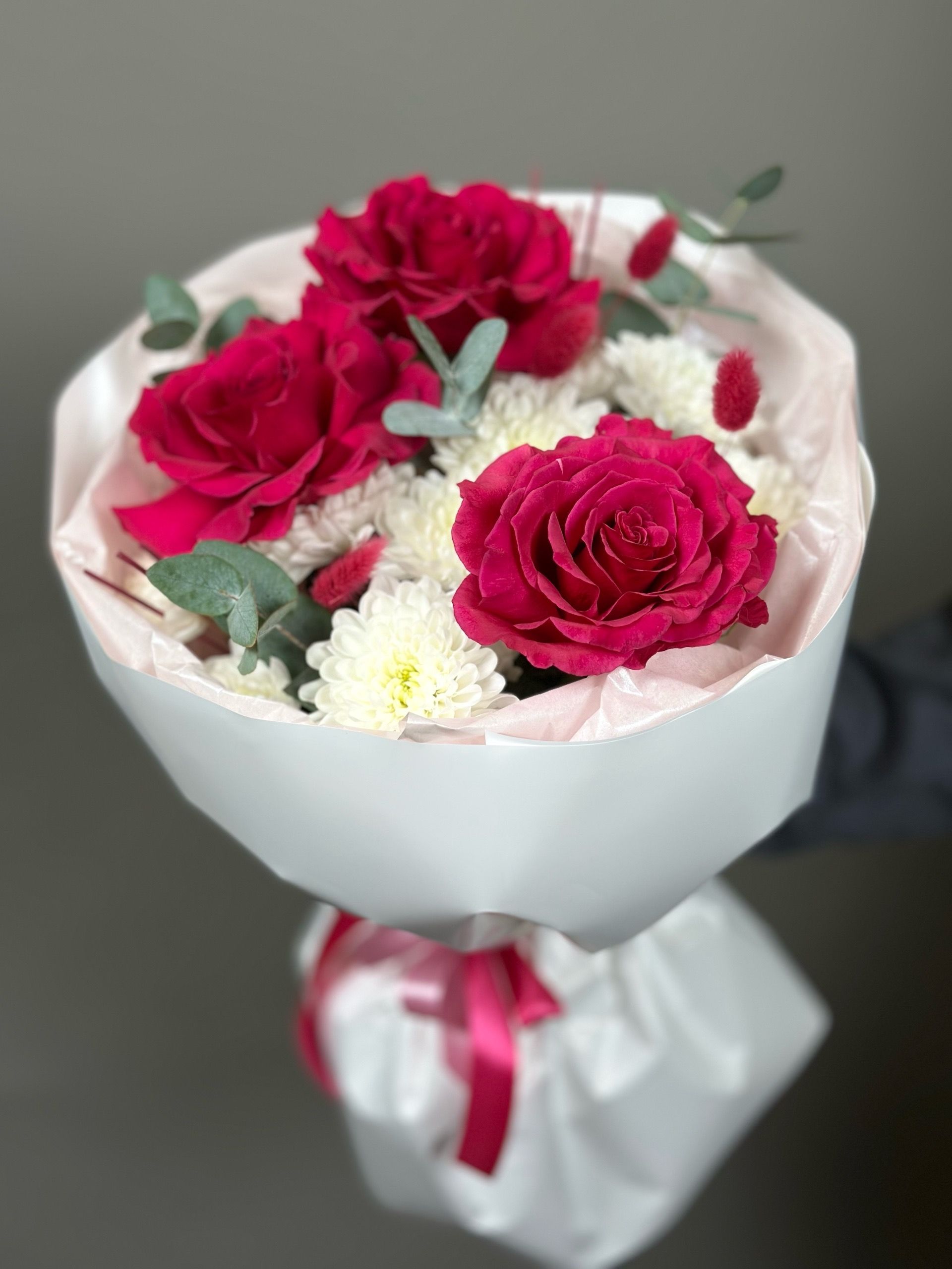 Букет с розами и хризантемой "Прекрасные чувства"