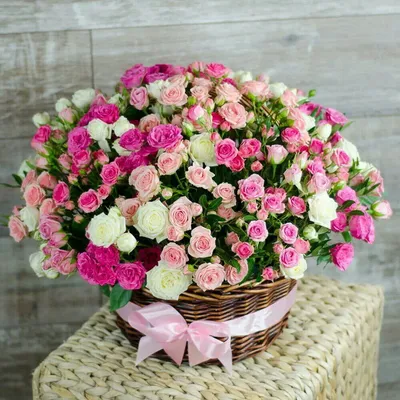 Корзина из 51 кустовой розы