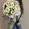 Букет белых элитных кустовых роз М 1
