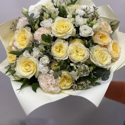 Букет с розами, альстромерией и диантусом "Лемон грасс"