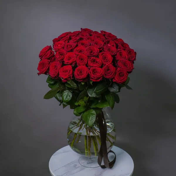 Букет траурный из 40 красных роз