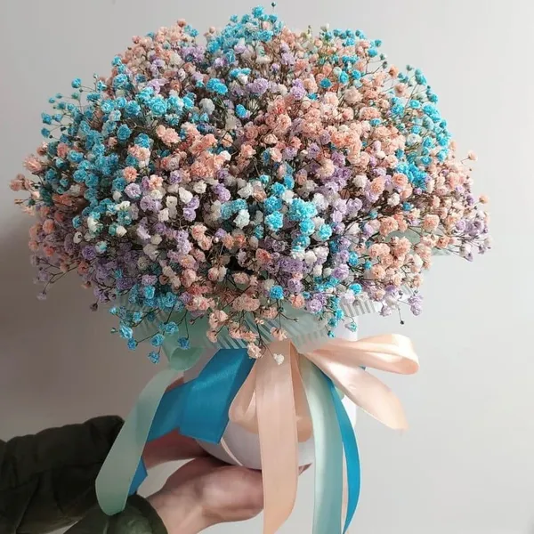 Коробочка с цветной гипсофилой