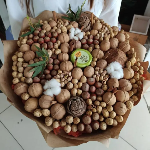 Букет из орехов с мёдом
