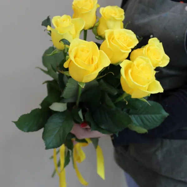 Букет из 7 желтых роз "Солнечный луч"