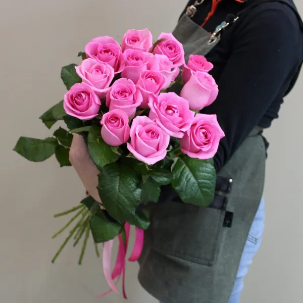 Букет из 15 розовых роз "Минутка нежности"