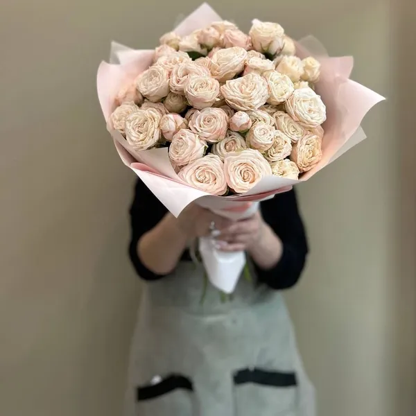 Букет из кустовых пионовидных роз "Мадам бомбастик" XL