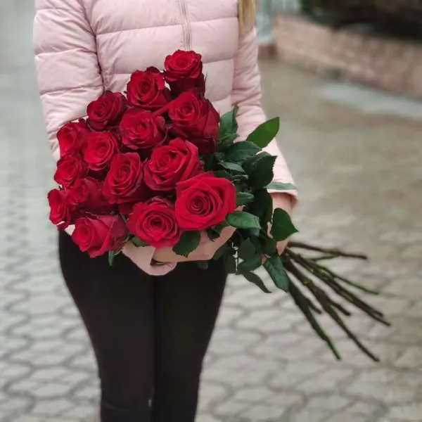 Букет из 15 красных роз 70 см