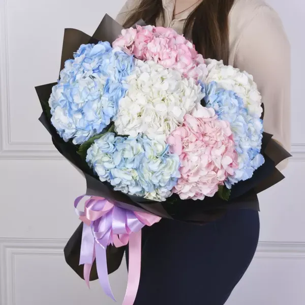 Букет из гортензий микс М