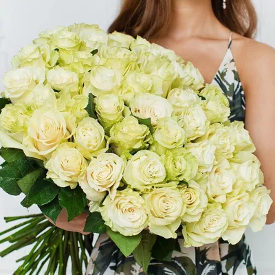 Букет из 51 белой розы "Мондиаль" 60 см