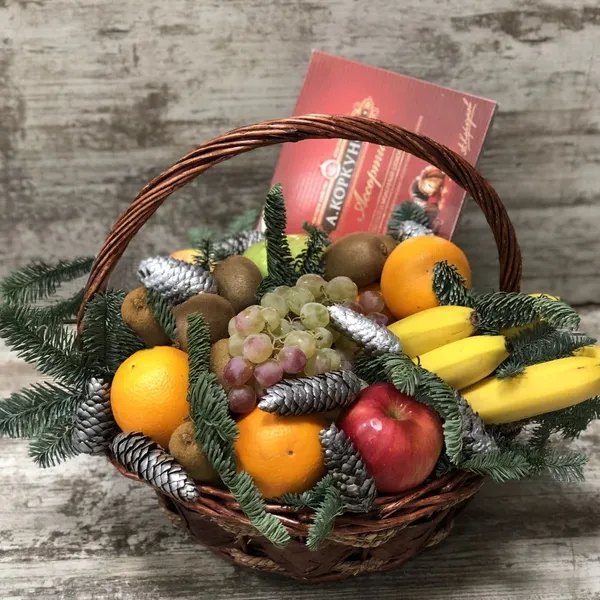 Корзина с фруктами и шоколадом № 3