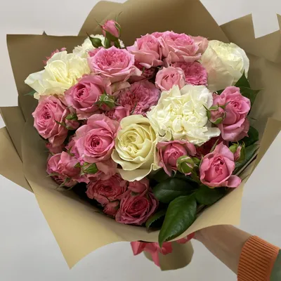 Букет с кустовой розой и диантусом "Красивый"