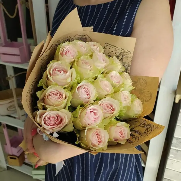 Букет из 15 нежных роз 60 см