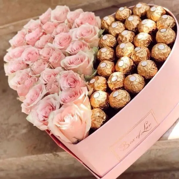 Коробка с розами и конфетами "Ferrero rocher"