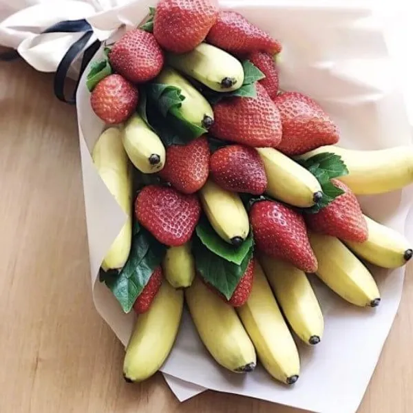 Букет из 15 клубник и бананов