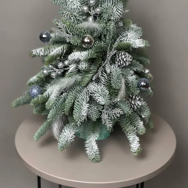 Новогодняя композиция "В лесу родилась елочка"