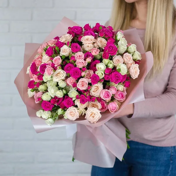 Букет из 33 кустовых роз микс