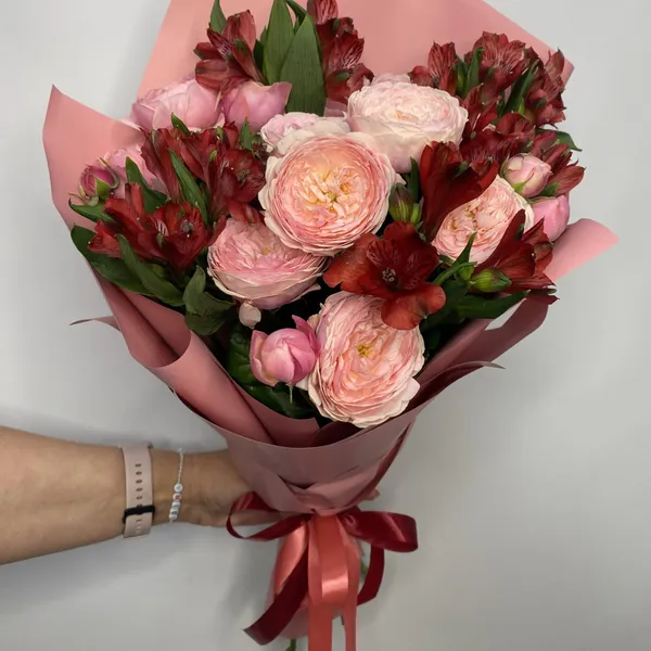 Букет с кустовой розой и альстромерией "Привет"