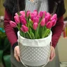 35 нежных тюльпанов в шляпной коробке 2