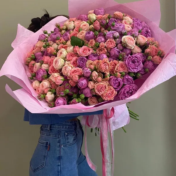 Мега букет из кустовой розы микс