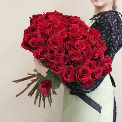 Букет из 51 красной розы "Эксплорер" 50 см
