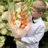 Букет с оранжевым гладиолусом в оформлении 1
