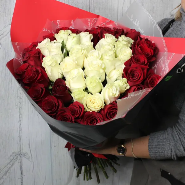 Букет из 51 красно-белой розы микс