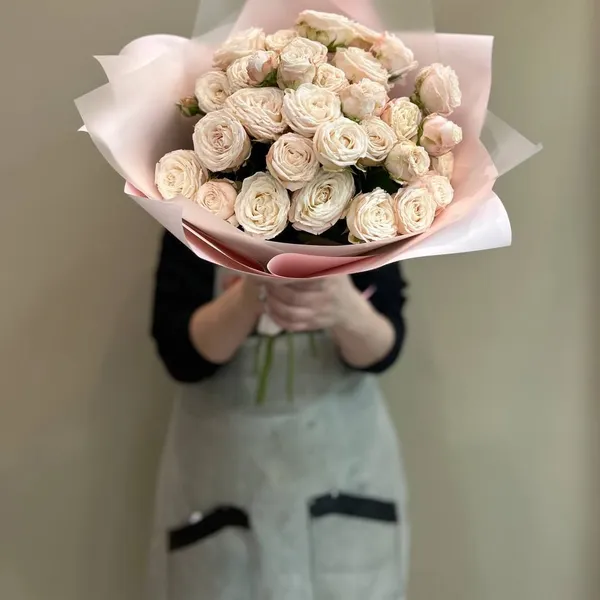 Букет из кустовых пионовидных роз "Мадам бомбастик" М