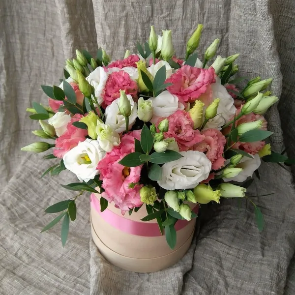 Коробка с эустомой  "Нежность"