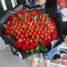 Букет из 101 клубники и роз 2