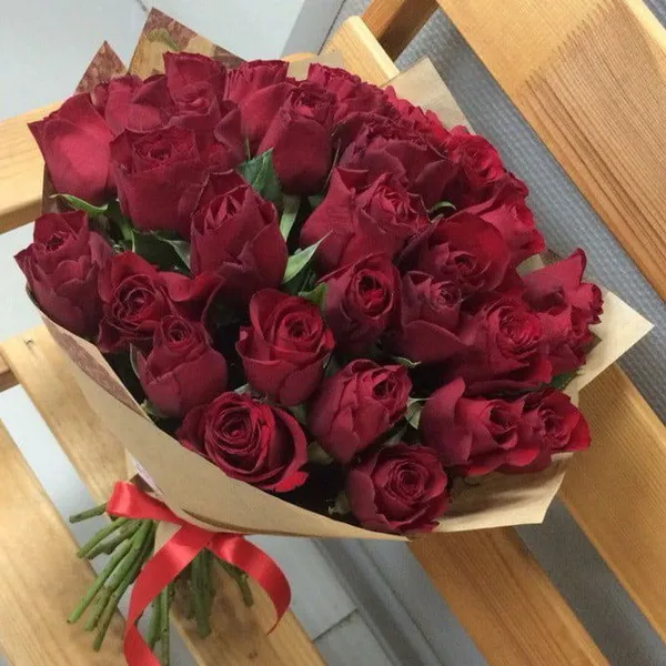 Букет из 25 красных роз 45 см
