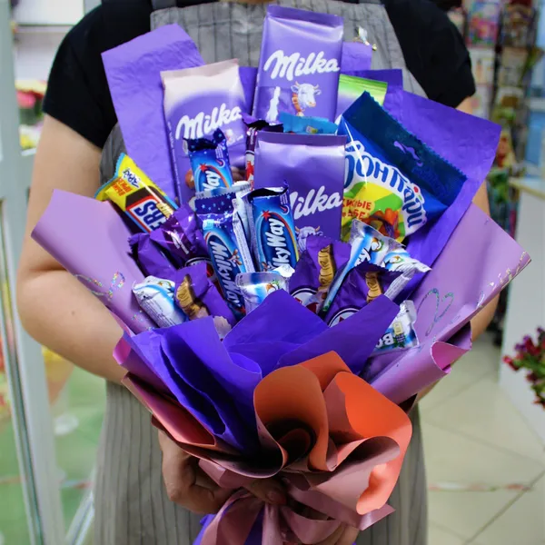 Букет из конфет и шоколада Milka
