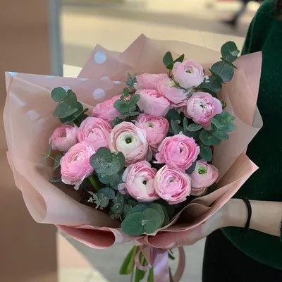 Букет из  15 розовых ранункулюсов