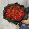Букет из 101 клубники и роз 1