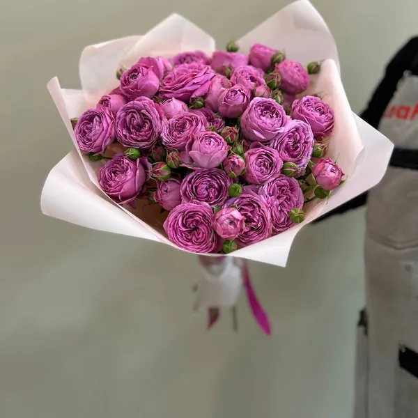 Букет из кустовых пионовидных роз " Мисти баблз" L