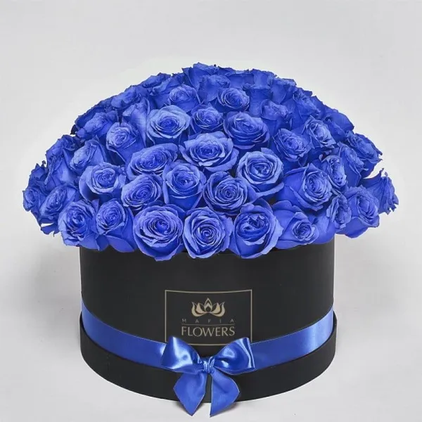 55 синих роз в черной коробке