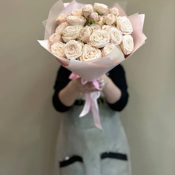 Букет из кустовых пионовидных роз "Мадам бомбастик" S