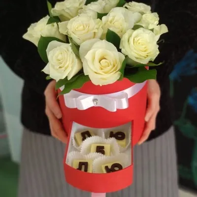 11 роз с шоколадом в коробке