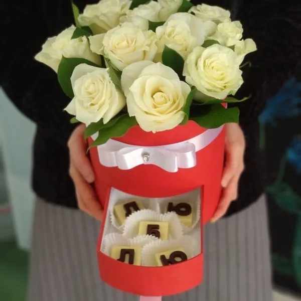 11 роз с шоколадом в коробке